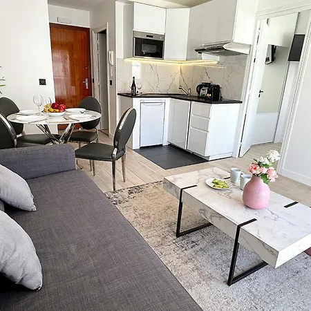 Bouquet Apartment *